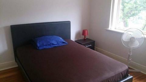 Short/ Long-Term Stay Rooms (Foxtel/ Netflix) - St Kilda/ Beach