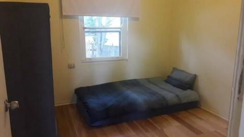 ROOM FOR RENT IN WESTMEAD ALL BILL INCLUDED FREE WİFİ