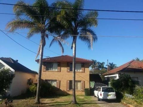 Rent / Want / Share / Room - 3 mins to Lidcombe Station & Shops