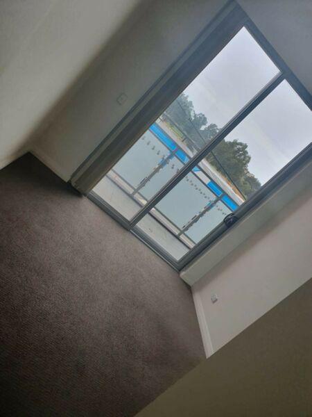 Private Room with balcony in wolli creek