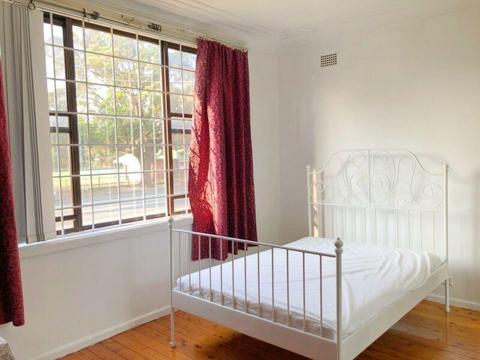 Female only private room near train station-Beverly Hills