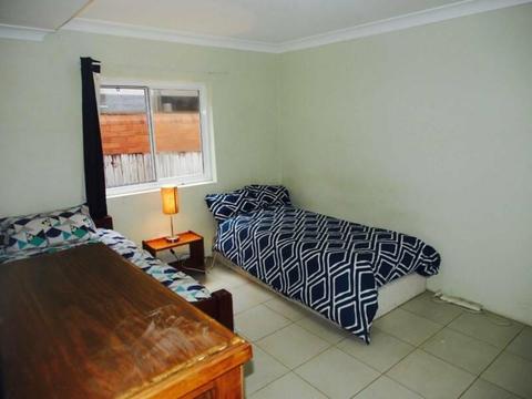 1 BED IN A LARGE DOUBLE ROOM IN BONDI IN A QUIET 2 BEDR FLAT