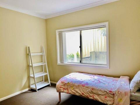 Room for rent in Shellharbour / flinders