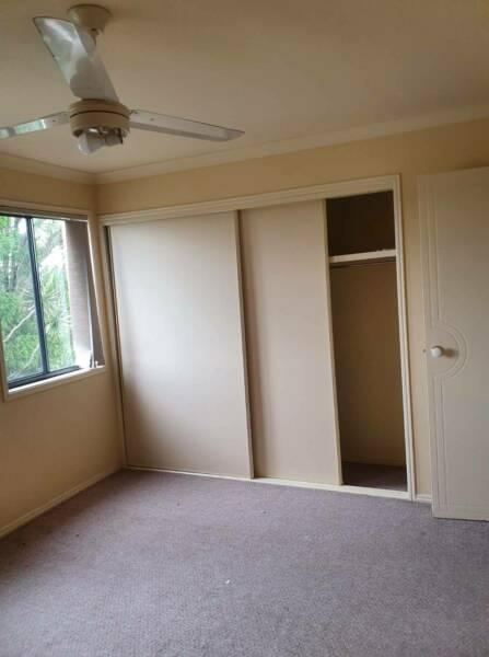 Housemate wanted and room for rent in townhouse $125/week