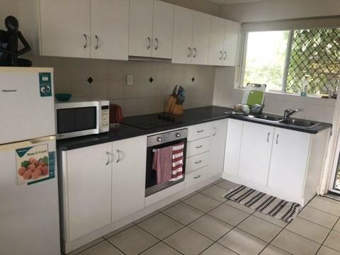 LARGE SINGLE ROOM IN HIGHGATE HILL.. FULLY FURNISHED!!! FREE WIFI