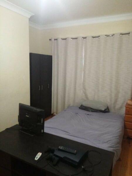Large air conditioned room for rent $160pw incl bills