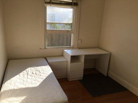 Room for rent in Mowbray (perfect location)
