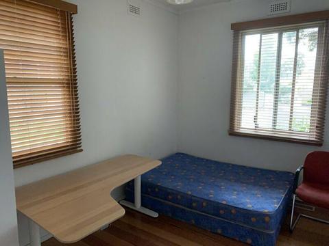 Room available near Chadstone SC and Deakin University