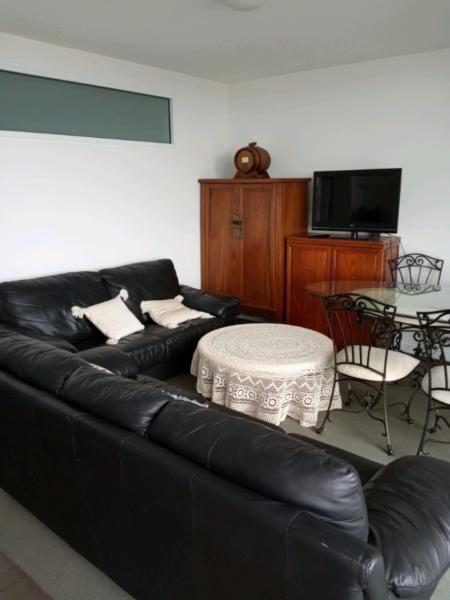 Fully furnished 2BHK apartment- 1bedroom available at Docklands d