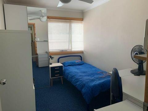 Room in share house close to LaTrobe University