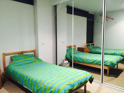 CBD/SouthernCross/Casino Huge Twin room for Two Friends