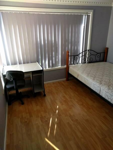 One room available to rent near Oakleigh Station $170/W