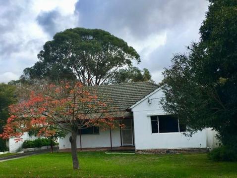 Share a cute but spacious 2bdrm house in a heritage listed Eaglemont e