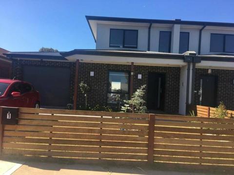 Laverton private room with ensuite for rent