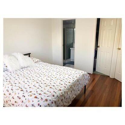 Room for rent Ascot close to airport