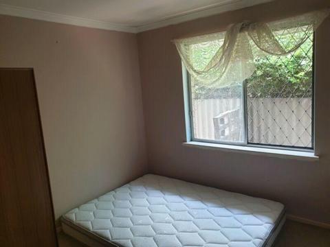 Rooms for rent close to Belmont shops