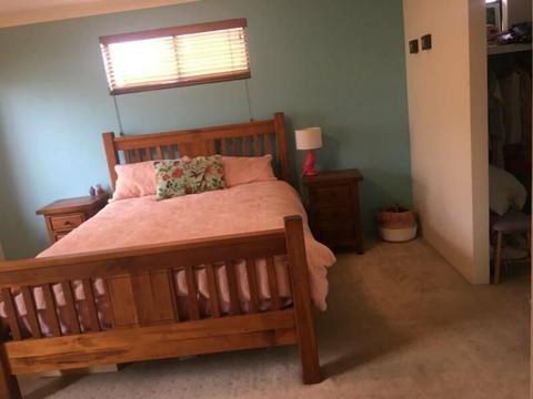 Master bedroom & en-suite for rent in Doubleview