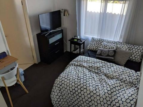 Double Bedroom with Ensuite for Rent - Karawara (Bills included)