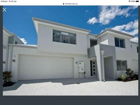 Large townhouse in Mount Hawthorn!! HUGE room available !