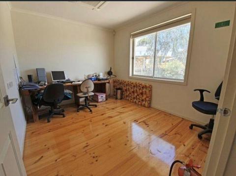 Office / consulting room for lease