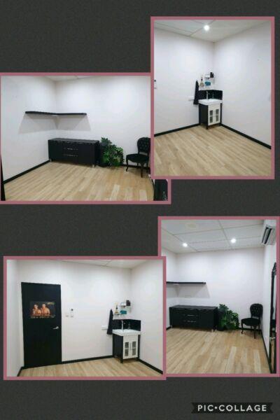 Beautician room for rent