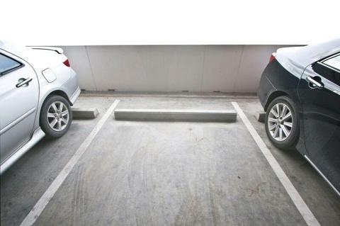 Parking space for renting near Melbourne Univercity, Museum