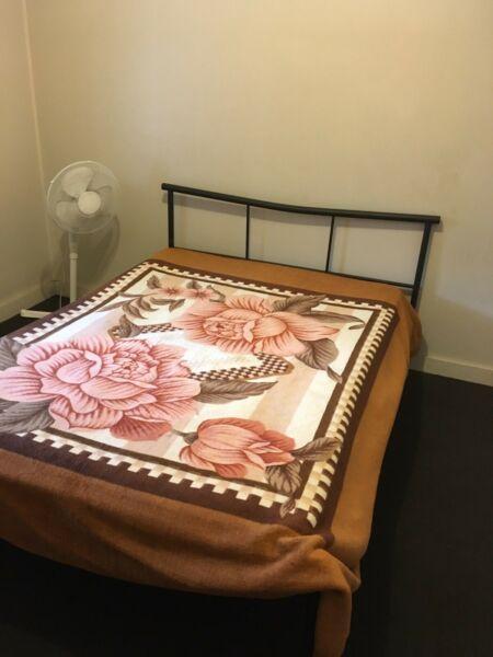 Room for rent 5 mins walk to blacktown station
