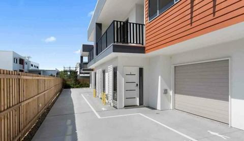 New townhouse contains 3 En-Suite bedrooms for rent Coopers Plains