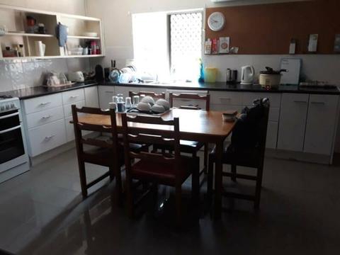 Great location- close to UQ Gatton campus - rent rooms or flat