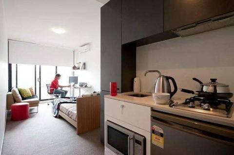 REDUCED $390 Fully furnished studio Next to RMIT