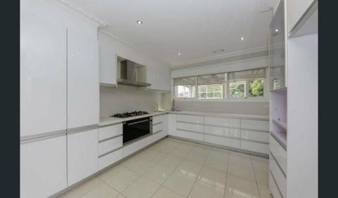 3BR 2Bath Renovated House in Oakleigh East (near M1, and Monash Uni)
