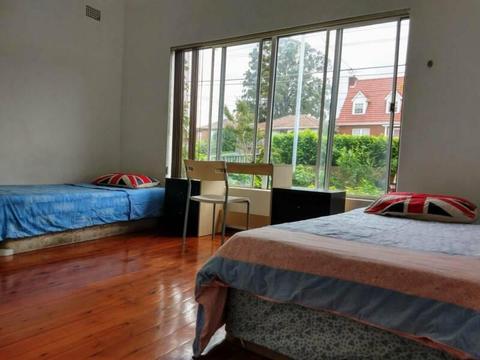 West ryde Near station big Twinroom or double room share