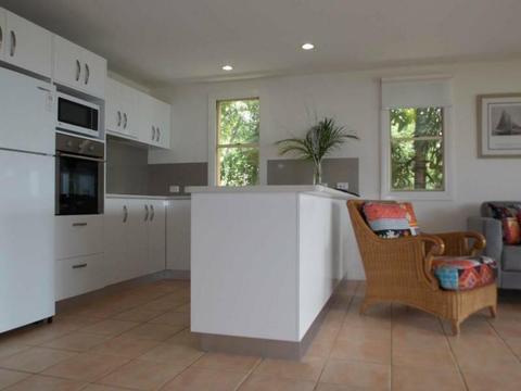 Monthly rental available - central Airlie Beach