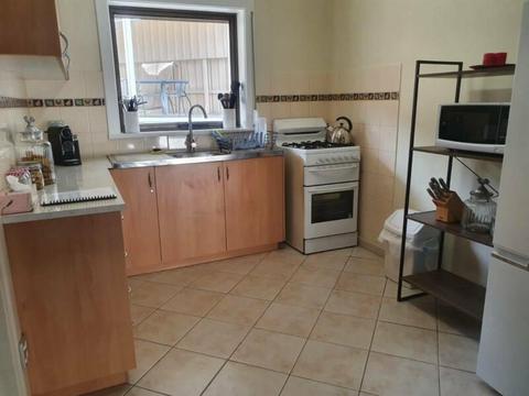 Home in Morphett Vale Pet Friendly for up to 6 people short term hire