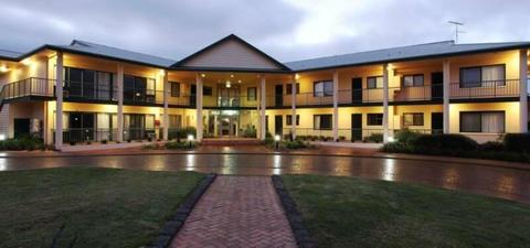 Nepean Country Club Holiday Accommodation (1 Week - 27/3 - 3/4/20)