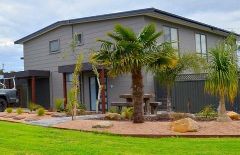 Phillip Island holiday house - sleeps 15 - great for family getaways