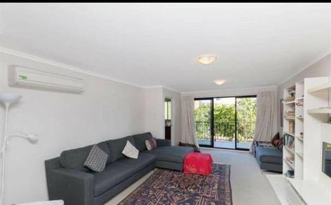 Sunny room with balcony at Belconnen Westfield for girl