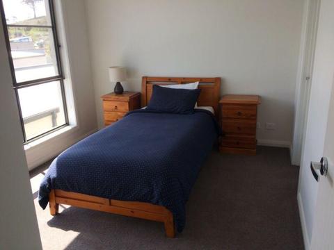 Fully furnished room to rent on part time basis only in Weston