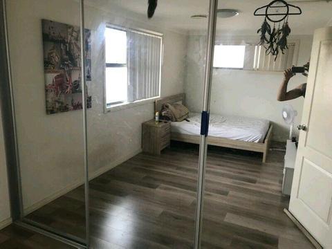Guildford big room renting $90 for first week