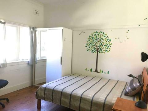 Large room for rent in Hornsby