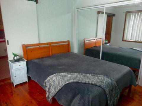 Master Bedroom for rent with ensuite, Furnished, WiFi, A/C