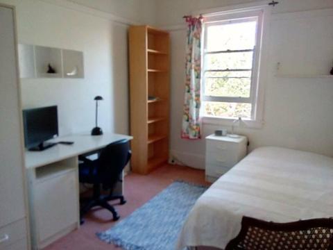 FAB LOCATION NEUTRAL BAY - COMFORTABLE FURN SINGLE ROOM AVAILABLE
