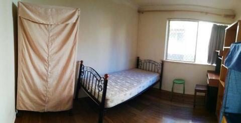 Bedroom with separate bathroom, 8 minutes walk to Parramatta station
