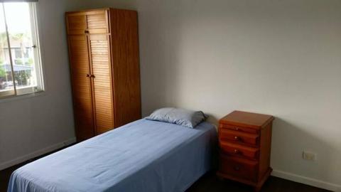 Room for rent at Grout Street Macgregor close to Mount Gravatt