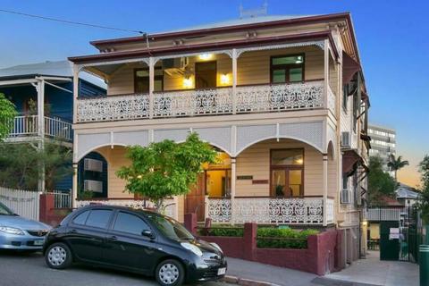 Room for two people in Petrie Terrace