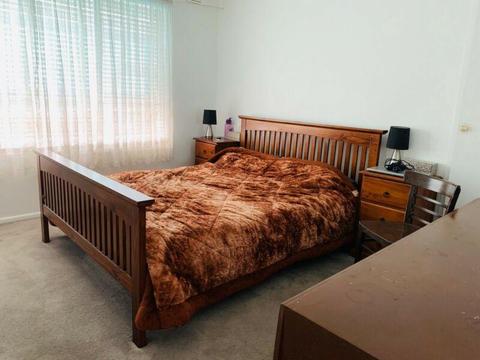 Full furnished bedroom available in keilor East