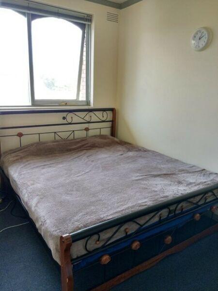 Room for rent in Kew near Coles