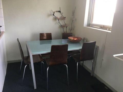 Prime location room for rent in Kew