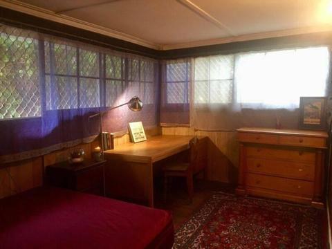 Cosy room in authentic and well located Subiaco house
