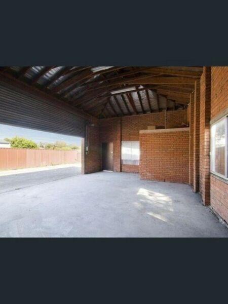 Huge 50 m2 garage with bathroom carport and power to rent at $400/week
